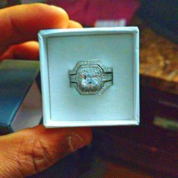 Looking To Sell My Mother Ring Too Feed And My For My Light Bill