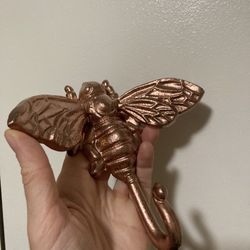 Rose gold cast iron bee hook