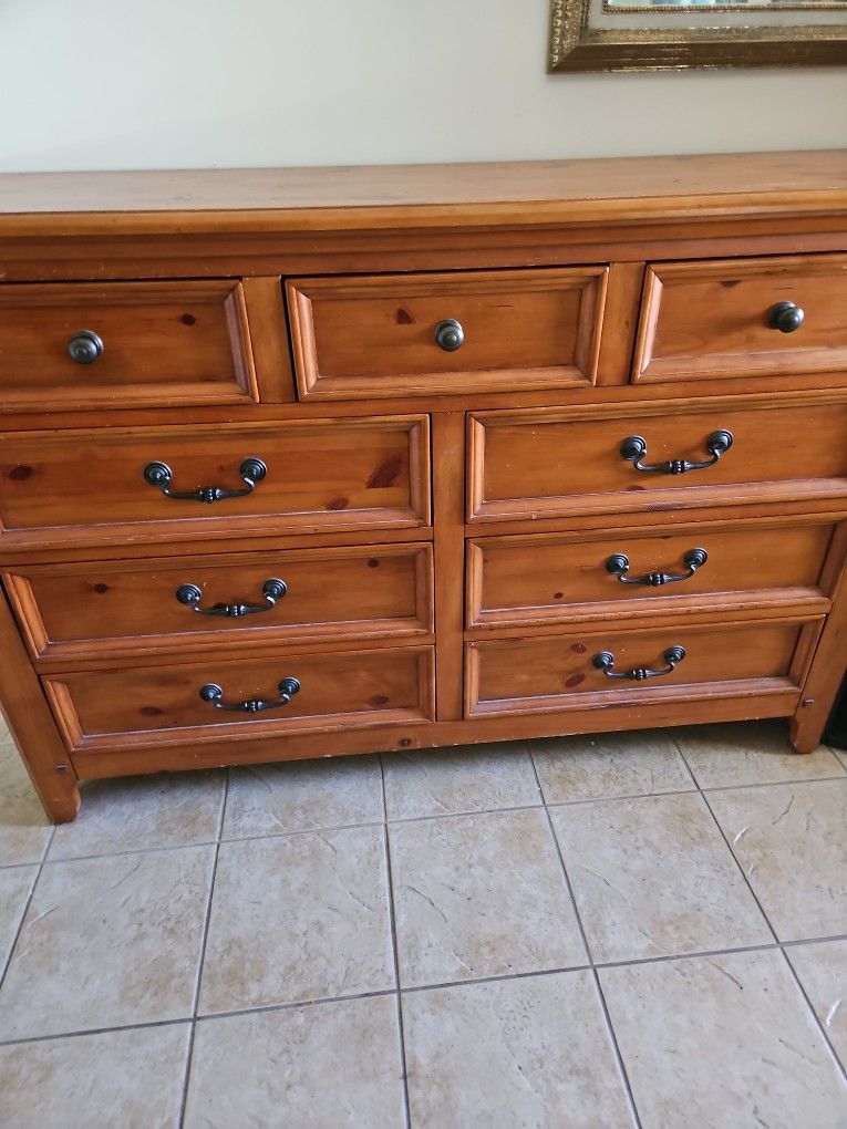 Dresser