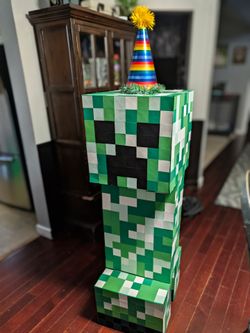 Giant Minecraft Creeper