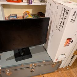 25" Computer Monitors (2)