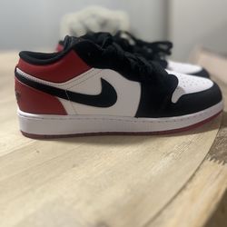 Air Jordan 1 Low SE ‘Black Toe’