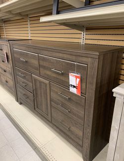 Dresser