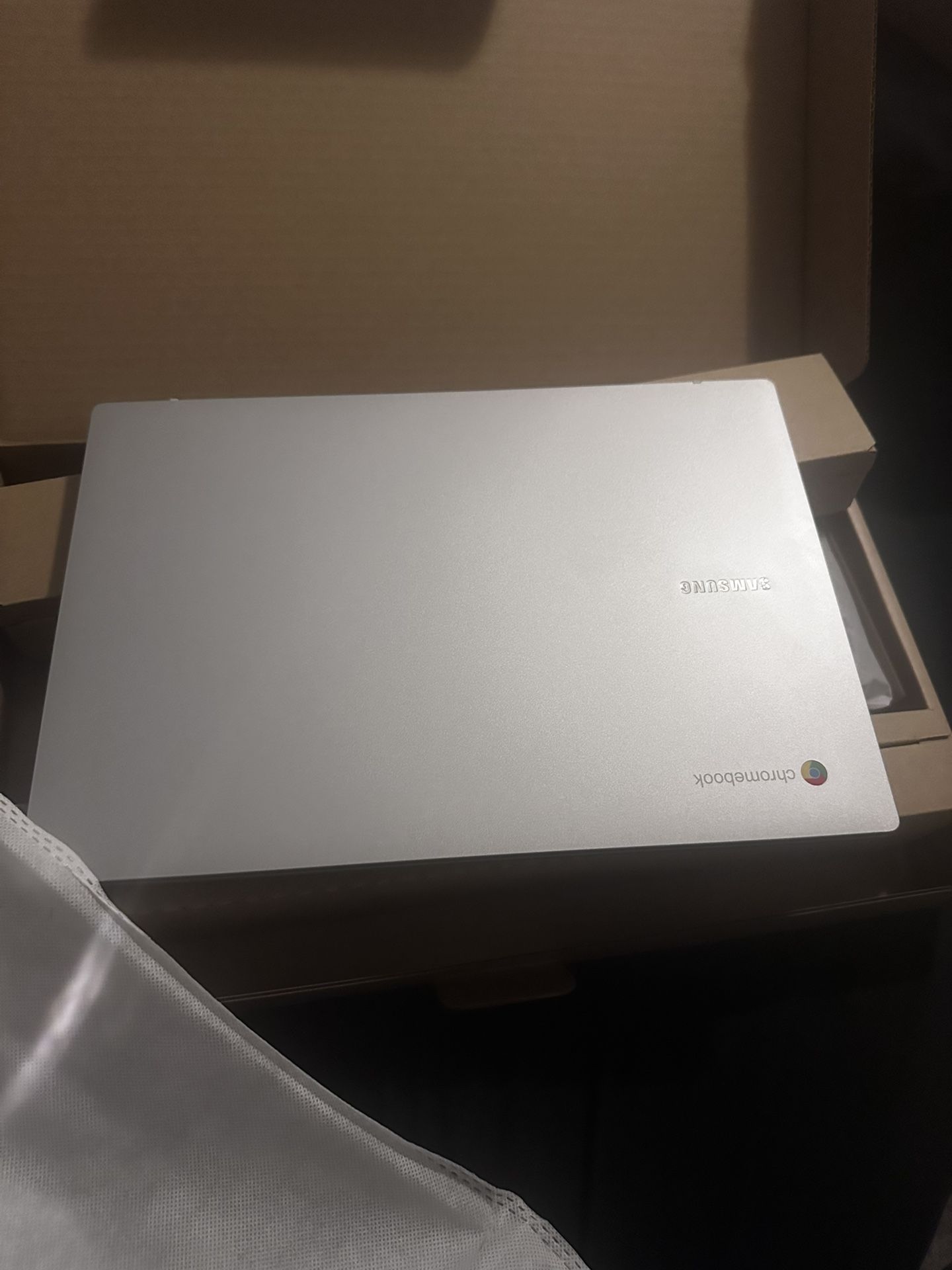 Samsung Galaxy Chromebook Go
