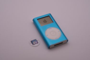 Apple iPod mini 2nd gen 4GB NEW BATTERY with headphones and cable