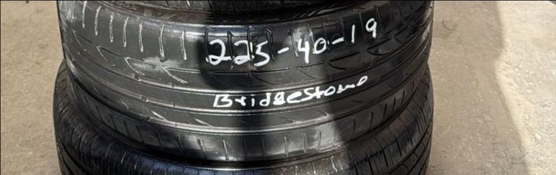 Tire 225 40 19