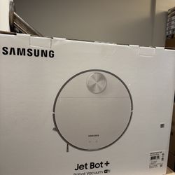 SAMSUNG Jet Bot+ Robot Vacuum Cleaner with Clean Station, Automatic Emptying, 5-Layer Filtering new