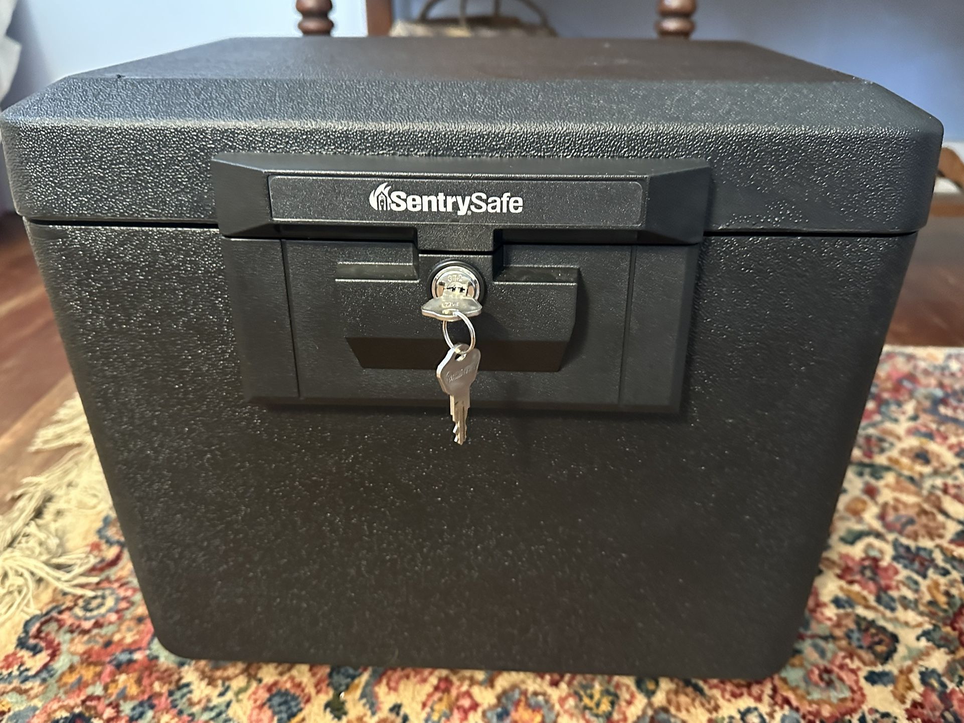 SENTRY SAFE FIREPROOF DOCUMENT BOX SAFE