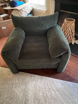 GREEN CUSHIONED CHAIR