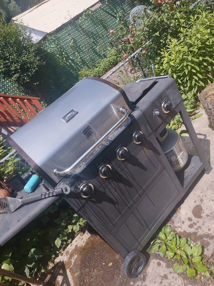 ❗❗IMMEDIATE MOVING SALE❗❗KENMORE GRILL