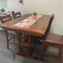 Dining Room Table + 4 Chairs