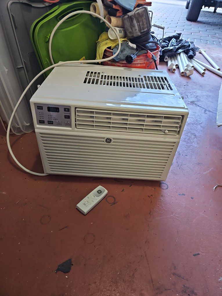 Almost New Wall AC unit