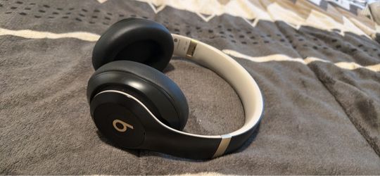Beats studio ￼pros noise, cancellation