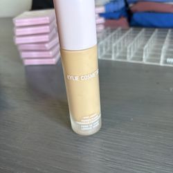 Kylie Cosmetic Foundation Plush