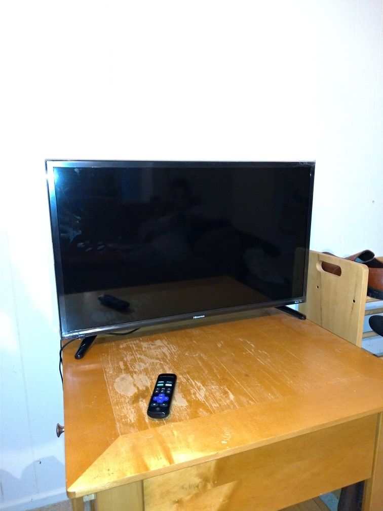 Like New 32" Roku TV!!!