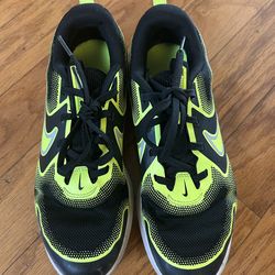 EUC Nike boys athletic shoes size 5