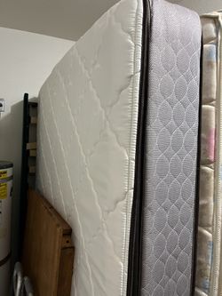 Queen Size Matrres Boxpring 