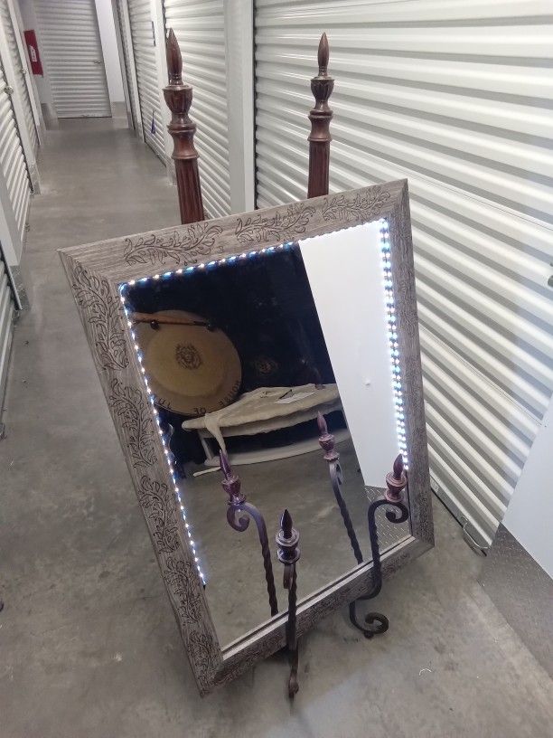 4 Post Mirror Stand With Led Lights