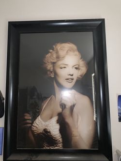 HUGE PORTRAIT OF MARILYN MONROE