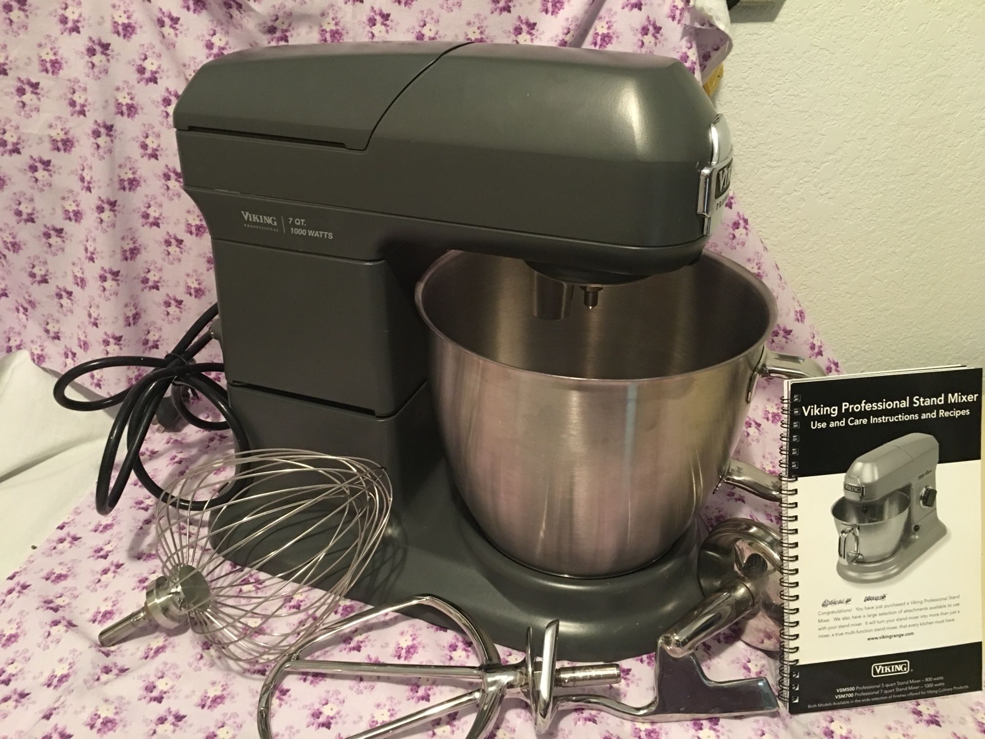 Farberware 6 Speed 4.7 Quart Gun Metal Professional Stand Mixer for Sale in  Jacksonville, FL - OfferUp