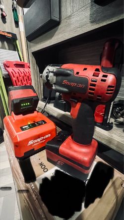 Snap on 3/8 impact 2 batteries & charger