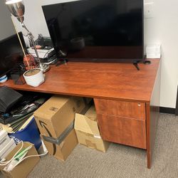 Office Desk! Very Good Condition 👍🏼