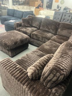 New Jumbo Corduroy Sectional Couch with Ottoman! Free Delivery 🚚!