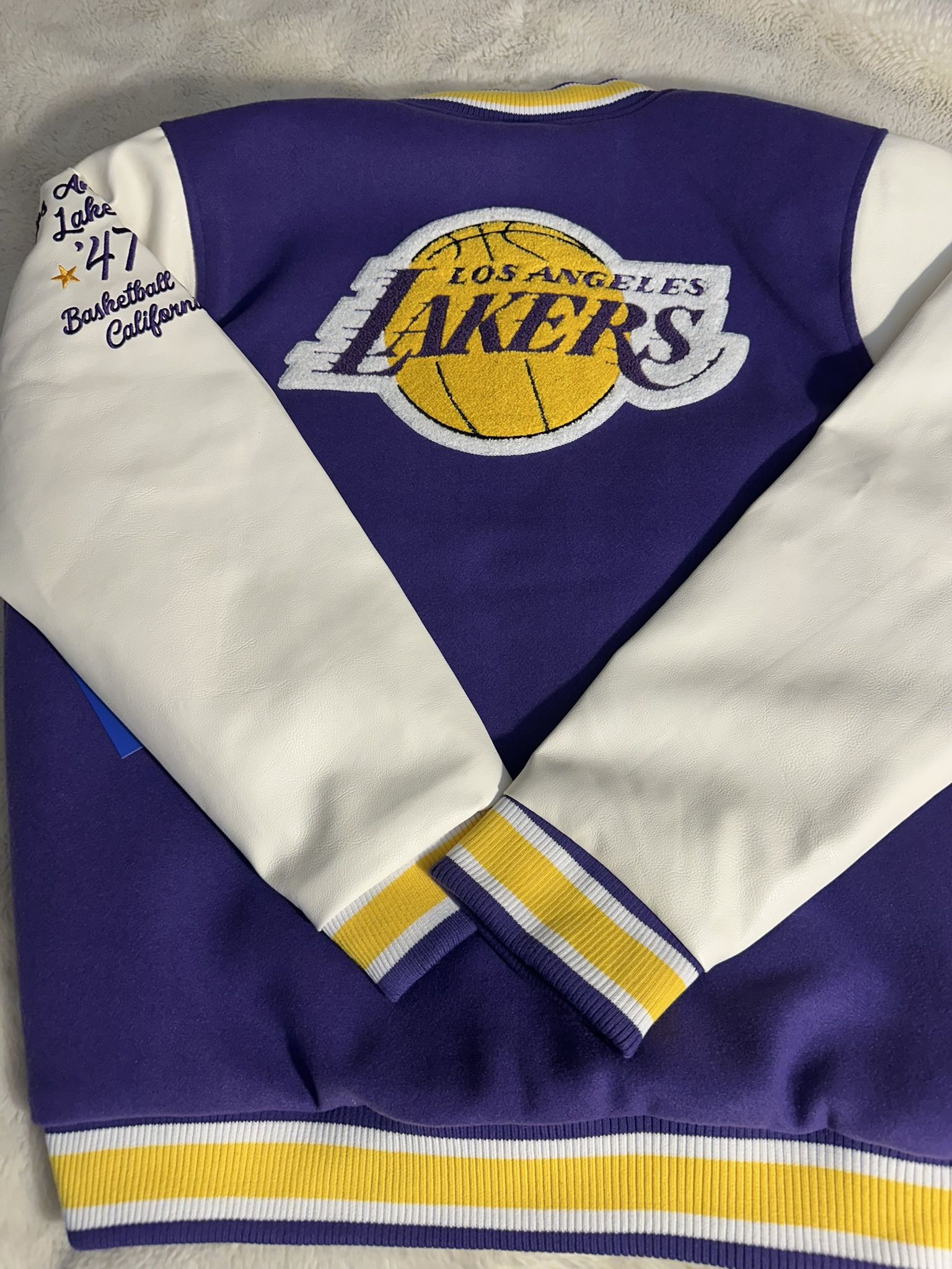 Lakers Purple & White M NWT
