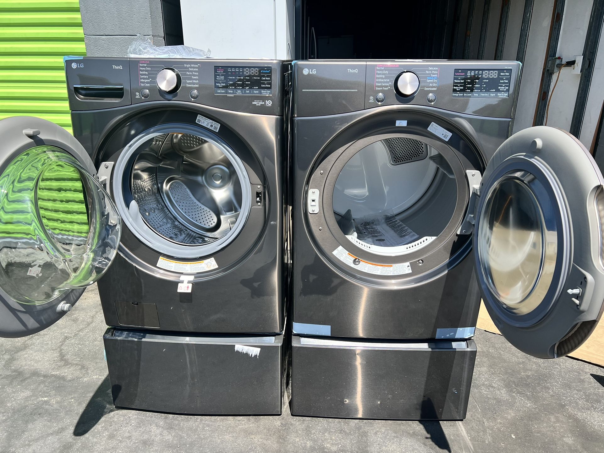 Washer And Dryer Set Gas Lg. Black Stainless Is Open Box