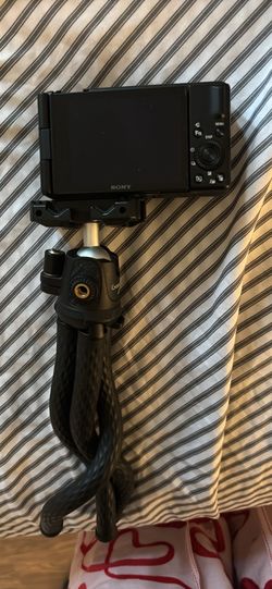 Sony ZV-1F Vlog Camera w/ Battery & Tripod – NEED GONE TODAY