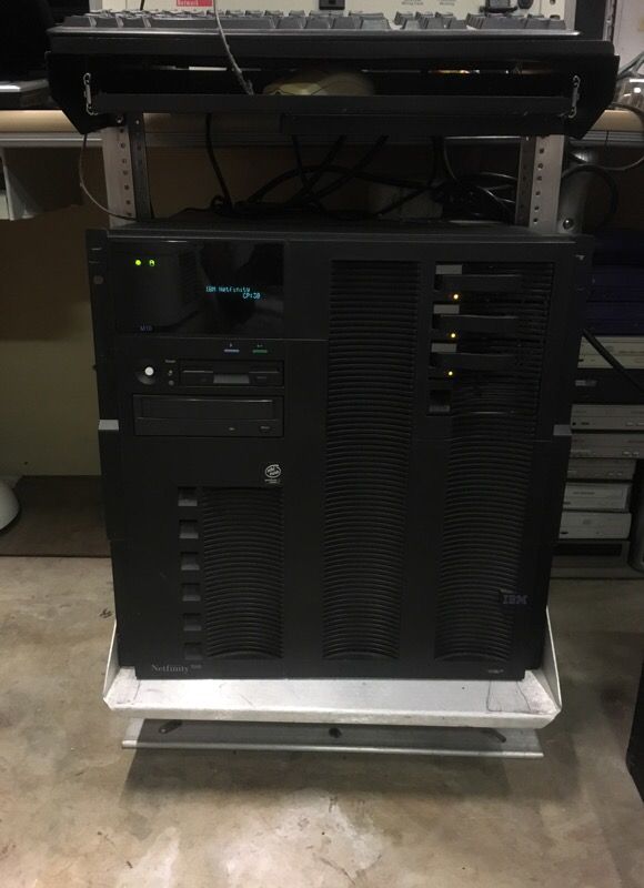IBM Netfinity 7000Computer