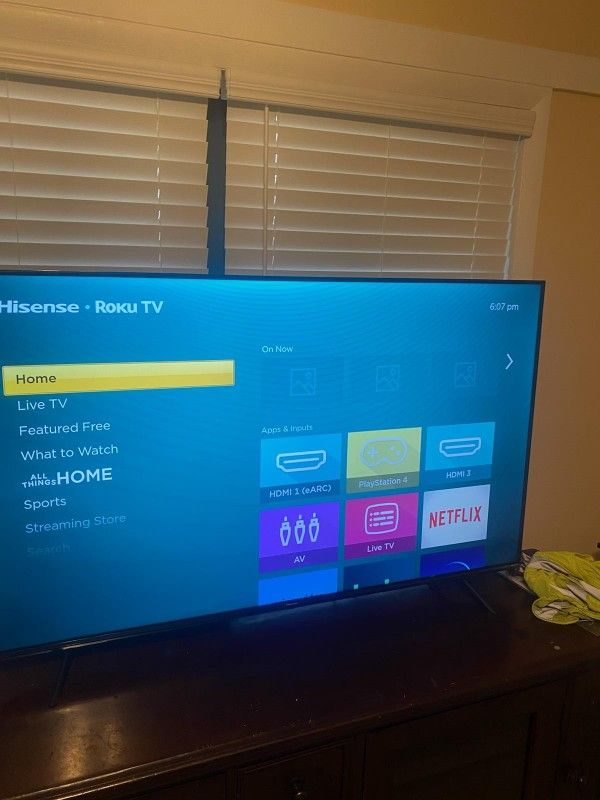58 Inch Roku Hisense TV/Remote Not Included 