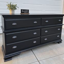 Beautiful Black 6-Drawer Solid Wood Dresser