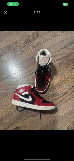 Women’s Jordan Sneakers Size 8.5