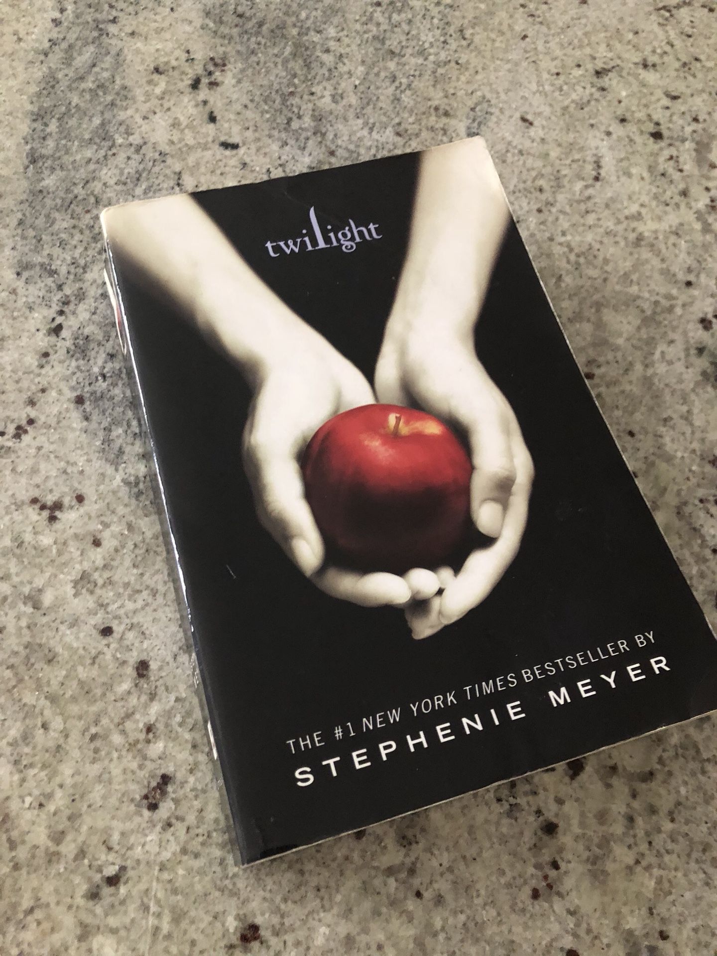 “Twilight” Stephenie Meyer