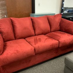 Darcy Salsa Sofa

👈Financing Available Only $10 Down Payment🥳