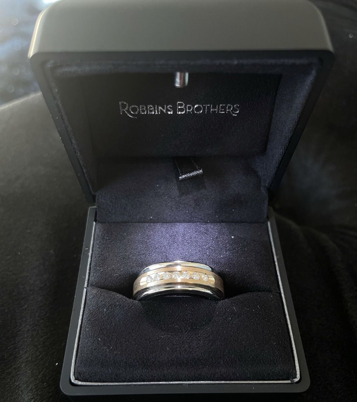 14K Men’s Wedding Band Size 7.5