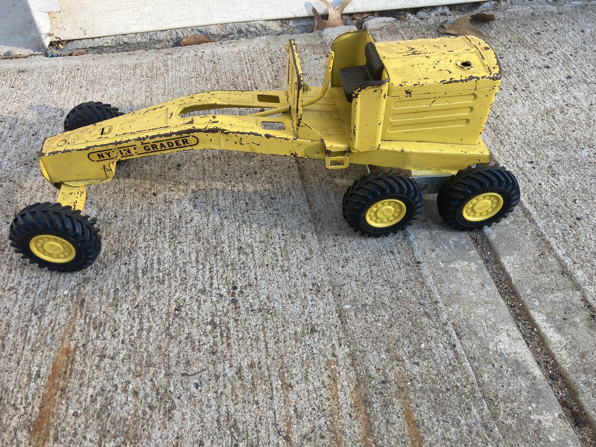 Vintage Grader