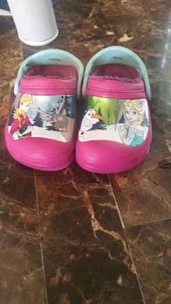 Size 6/7 frozen.crocs