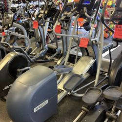Precocious EFX425 Elliptical With Only 45 Hours Of Use On It