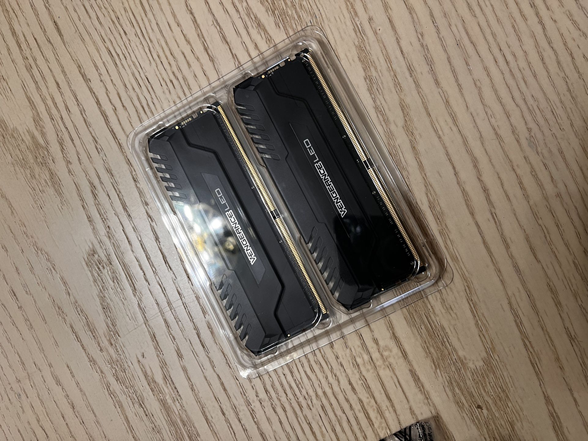 Corsair 16gb 3000mhz ram (Intel)