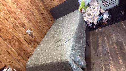 Bed frame and base in good condition