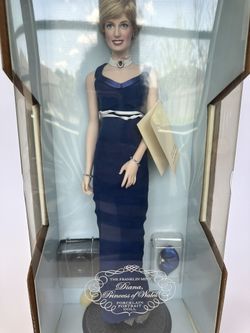 The Franklin Mint Diana Princess of Wales Porcelain Portrait Doll Blue Dress