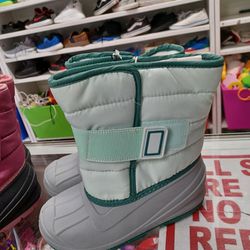 New Snow Boots Size 12