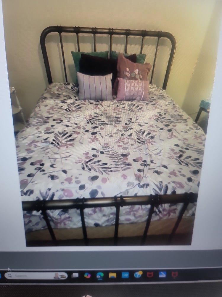 Complete Queen Bed