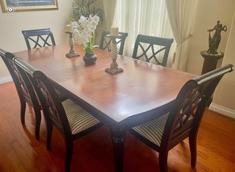 Dining Table Excellent Condition 