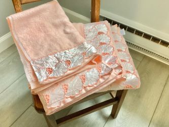 Vtg. 4 Pcs. Bath Set Towels + Hand Towels Cotton Peach w/ Satin Seashell Scallops After Bath Luxury 1980s