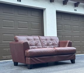 Sofa/Couch Love Seat - Leather - Delivery Available 🚛