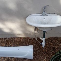 Pedi stall Sink And Faucet Comes With Everything You See $60 