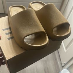 Yeezy Slide